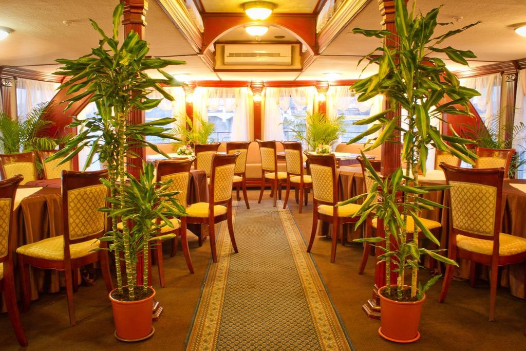 Bogdan Khmelnytskyi Hotel Kyiv Exterior photo