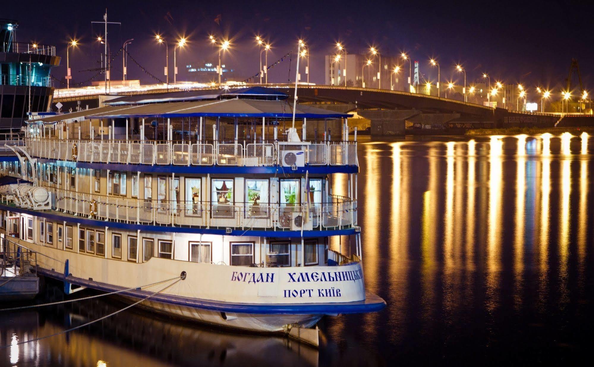 Bogdan Khmelnytskyi Hotel Kyiv Exterior photo