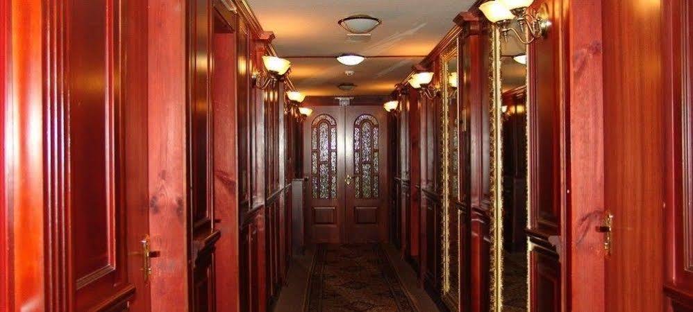 Bogdan Khmelnytskyi Hotel Kyiv Exterior photo